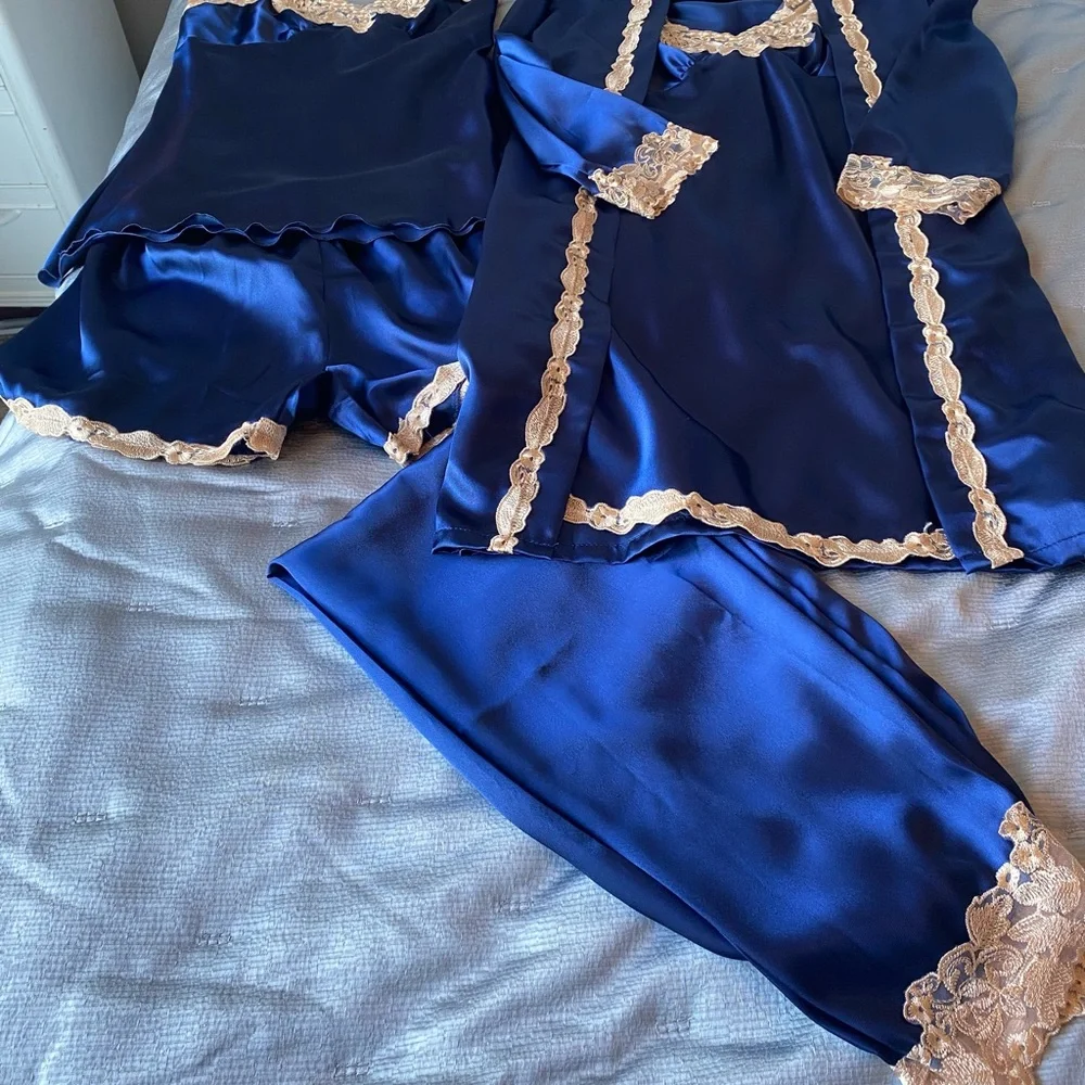 Luxurious Blue Satin Robe with Lace Accents NWOT 100% polyester feels like silk - Picture 16 of 16